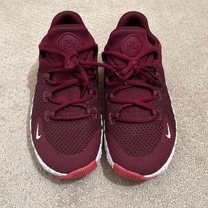 Women’s 7.5 Nike Free Metcons.